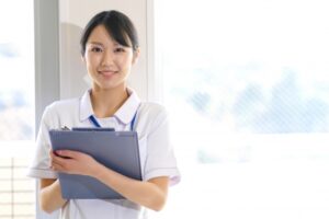 看護助手：短期間で医療現場デビューが可能